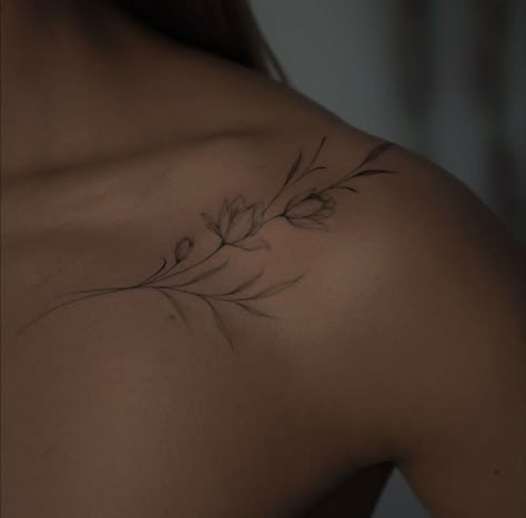 Shoulder Dainty Tattoo, Back Of Arm Women’s Tattoo, Upper Shoulder Flower Tattoo, Wrap Shoulder Tattoo, Belly Flower Tattoo, Fine Line Tattoo Collar Bone, Shoulder Tattoos Flowers, Delicate Shoulder Tattoos For Women, Flower Script Tattoo