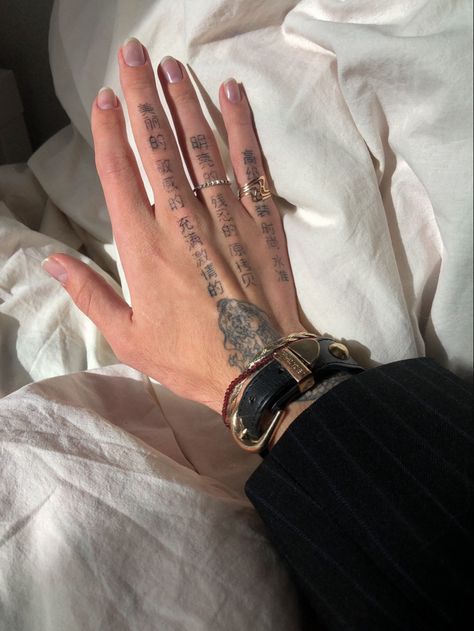 Art Style Aesthetic, Quotes Winter, Nature Nails, Luxury Quotes, Hand And Finger Tattoos, Recipe Tutorial, Handmade Makeup, Hand Tats, Drawing Flowers