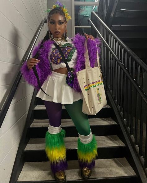 "𝐒𝐭𝐚𝐫 𝐢𝐧 𝐭𝐡𝐞 𝐦𝐚𝐤𝐢𝐧𝐠" 🐲 on Instagram: "⚜️Nights In My City💚💜💛⚜️" Madi Gras Outfits, Madi Gras Outfit Ideas Black Women, Baddie Mardi Gras Outfits, Tube Top Outfit Baddie, Mardi Gras Outfits Black Women, Madi Gras, Senior Week, Tube Top Outfits, Mardi Gra