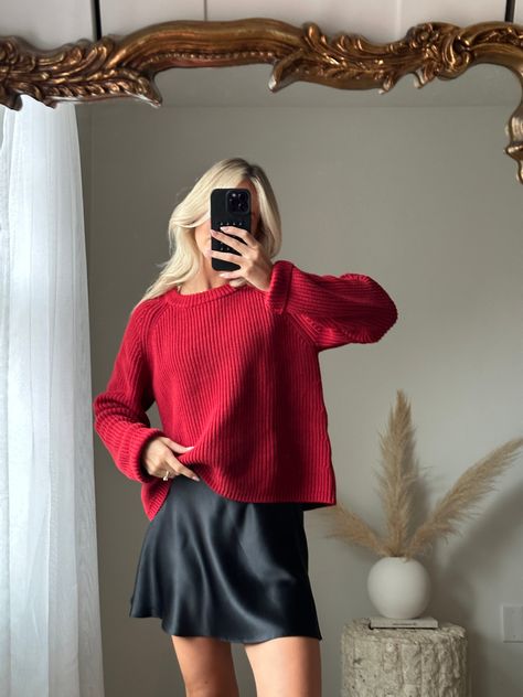 When your favorite holiday look resurfaces for V-Day and looks like a total 🔟 You're really crushing the capsule thing, aren't you? Now's the time to (re)live it up in the reds you had on repeat for the holidays. Featured here: Our Organic Cotton Fisherman Crew Sweater and 100% Washable Silk Mini Skirt. Red Sweater And Skirt Outfit, Red Christmas Party Outfit, Red Sweater Outfit Christmas, Short Skirt Outfits Winter, Red Mini Skirt Outfit, Sweatshirt With Skirt, Red Skirt Outfit, Sweater Over Dress, Red Sweater Outfit