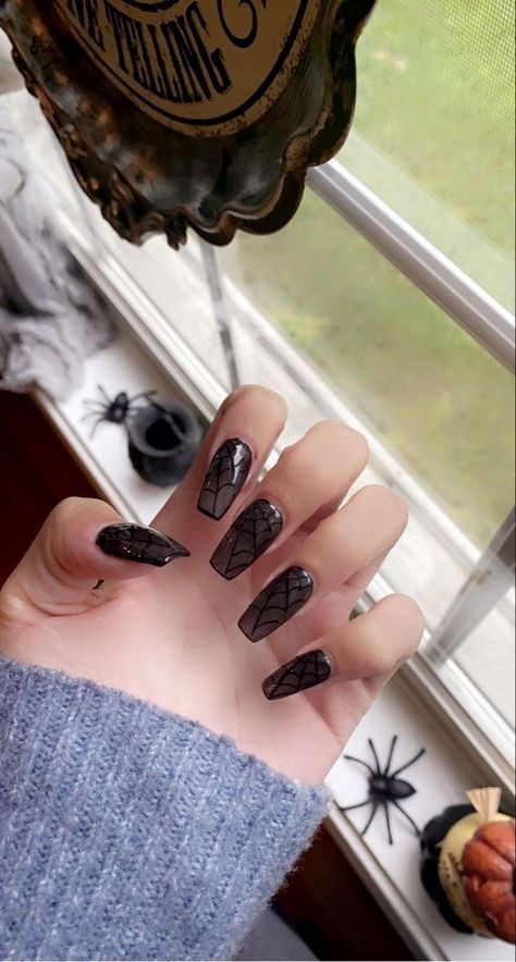 (paid link) The Nail Polish Behind Selena Gomez's Reflective Black ... Halloween Nails Acrylic Black, Acrylic Nails Spider Web, Acrylic Nails Spider, Halloween Aesthetic Nails, Uñas Halloween Aesthetic, Spider Nail Designs, Nails Spider Web, Spooky Season Nails, Spiderweb Nails