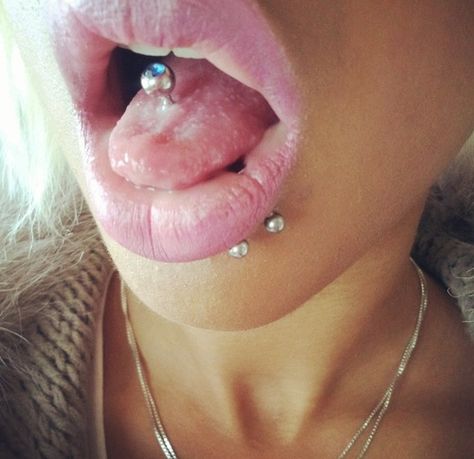 Pinterest: @omgxnai Body Piercings, Lip Piercing, Beautiful Lips, Body Love, Piercing Tattoo, Side Back Tattoos, Piercings Unique, Tongue Piercing, Perfect Lips