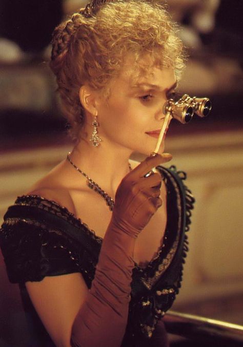 Michelle Pfeiffer in “The Age of Innocence” Michelle Pfeiffer The Age Of Innocence, Movie Heroines, Gilded Glamour, Victorian Age, Historical Costuming, The Age Of Innocence, Period Pieces, Daniel Day, Film Fashion