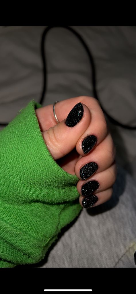 Black gel nails with glitters perfect for new years eve Black Dress Manicure, Gel Nails Ideas Short Simple Dark, Black Gel Overlay Nails, Shining Nails Glitter, Short Natural Nail Designs Black, Black Glitter Short Nails, Short Black Sparkly Nails, Short Black Nails With Glitter, Black Overlay Nails