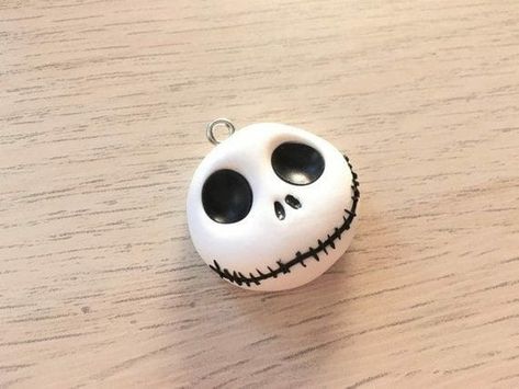 Clay Jack Skellington, Kawaii Polymer Clay, Clay Kawaii, Halloween Clay, Polymer Clay Kawaii, Clay Keychain, Polymer Clay Jewelry Tutorials, Make Tattoo, Clay Diy Projects