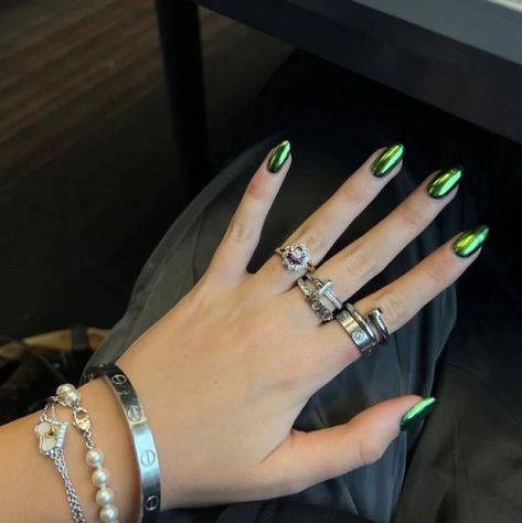 Like Green Chrome Nails, Chrome And Green Nails, Green Chrome Gel Nails, Black Green Chrome Nails, Green Reflective Nails, Green Chrome Nail Art, Green Mettalic Nails, Black Nails With Green Chrome, Metalic Green Nail