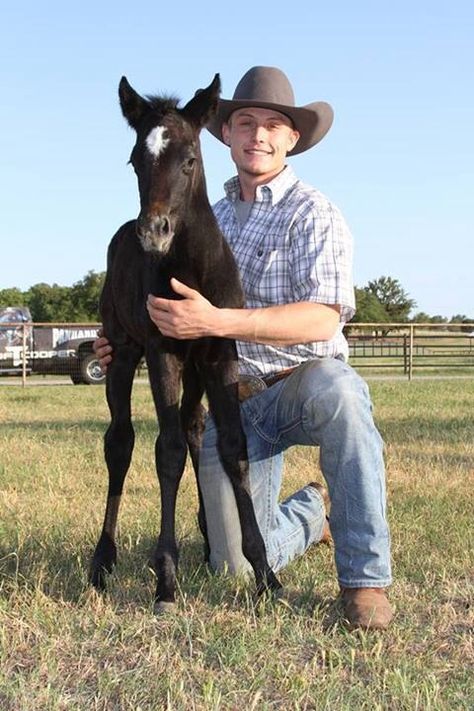 I just can't even right now. Tuf Cooper and a foal. Like, gawd the cuteness. Average Guys, Tuff Cooper, Tuf Cooper, Wrangler Butts, Cowgirl Secrets, Cowboy Men, Western Girls, Aesthetic Country, Calf Roping