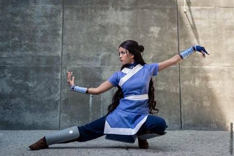 Katara Costume, Avatar Clothes, Avatar Cosplay, Super Hero Shirts, Anime Avatar, Mode Chanel, Costume Diy, Cosplay Characters, Amazing Cosplay