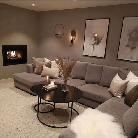 Have you ever seen such a cosy and calm living room ⭐️ @villa_nordhelle has done an amazing job making this space so dreamy ☁️☁️ With the weather being so cold at this time of year, it's nice to come home to a space personalised to you and get cozied up 😊 Apartment Living Room Design, Cosy Living Room, Decor Home Living Room, Living Room Decor Apartment, New Living Room, Retail Furniture, Home Decor Store, Apartment Living Room, Living Room Inspiration