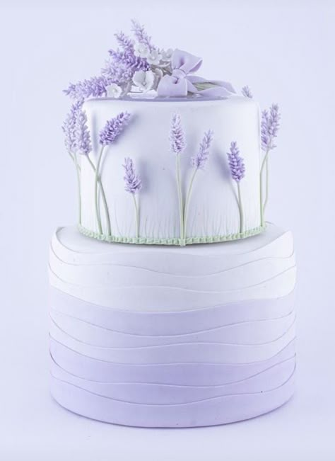 Bridal Shower Cake Lavender, Lavander Cakes Ideas, Lavender Theme Cake, Lavender Cake Ideas, Lavender Color Cake, Lavender Theme Party, Lavender Flower Cake, Lavender Baby Shower Cake, Lavender Birthday Party Ideas