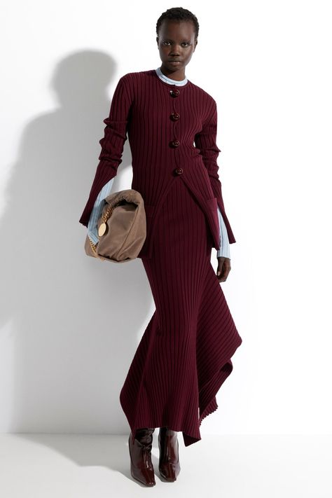 Stella McCartney Pre-Fall 2025 Collection [PHOTOS] Idea Photoshoot, Pre Fall Fashion, Brand Archetypes, Thanksgiving Fashion, 2025 Fashion Trends, Fashion Knitwear, Color Trends Fashion, 2025 Trends, Knitwear Sweater