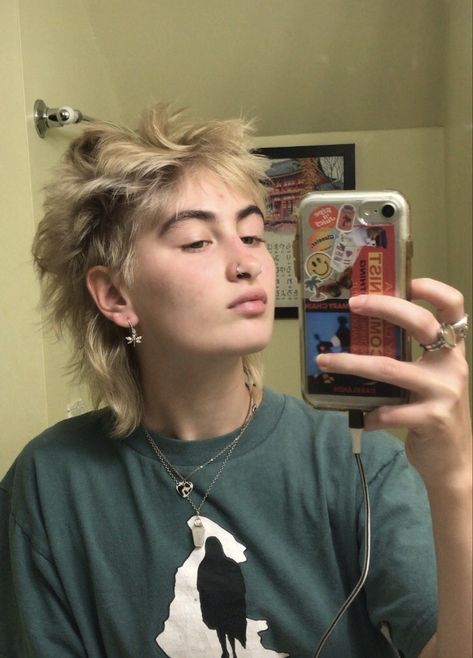 Punk Hair Mullet, Mullets With Shaved Sides, Womens Mullet Short, Enby Hair Mullet, Skater Mullet Straight, Mullet Fade Women, Unstyled Mullet, Mullet Undercut Hairstyle Women, Mullet Transmasc