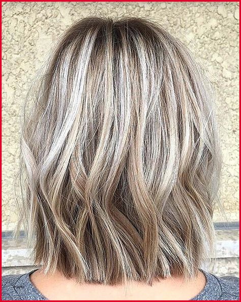 transition to grey hair with highlights - Google Search Cool Blonde Highlights, Trendy We Fryzurach, Grey Blonde Hair, Covering Gray Hair, Dyed Blonde Hair, Blending Gray Hair, Ash Blonde Hair, Gray Hair Highlights, Winter Hair Color