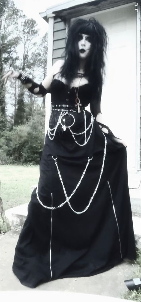 Trad Goth Outfits Plus Size, Gothic Corset Outfits, Trad Goth Dress, Mall Goth Outfits, Trad Goth Outfits, Dark Gothic Fashion, Goth Outfit Inspo, Traditional Goth, Goth Fits