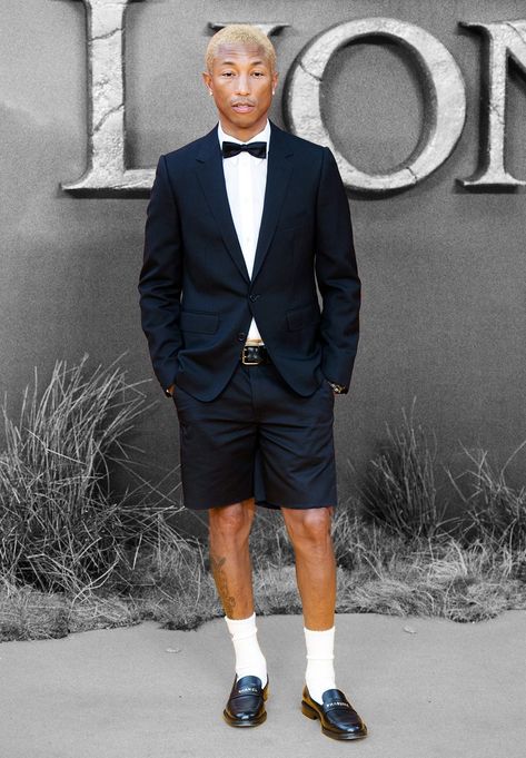 Men In Shorts Outfit, Formal Shorts Outfit Men, Men’s Graduation Suit, Shorts Suit Mens, Suit With Shorts Mens, Short Suits Men, Graduation Fits For Men, Mens Graduation Outfit, Suit Shorts Outfit