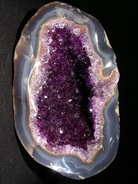 Crystal Hunting, Geode Rocks, Rock Aesthetic, Crystal Aesthetic, Cool Rocks, Gadgets And Gizmos, Amethyst Geode, Pretty Stuff, Minerals And Gemstones