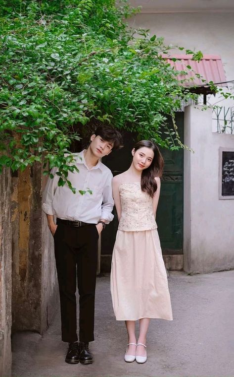 Prewedding Pose, Korean Prewedding, Pose Prewedding, Pre Wedding Photoshoot Outdoor, Photography Styles, Wedding Photography Styles, Cute Couples Photos, Couples Photos, Pre Wedding Photoshoot