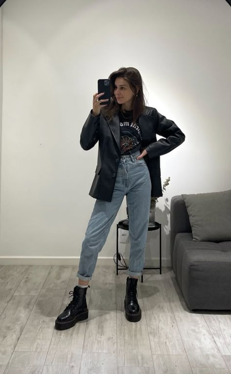 Dressy Grunge Outfit Women, Casual Outfits Office Jeans, Factory Worker Outfit Women, T Shirt Winter Outfit, Alternative Mom Outfits, Alex G Outfits, Tomboy Outfits Formal Casual, Boots Outfit Grunge, Metal Core Outfit