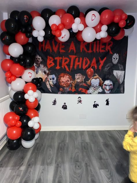 Michael Myers Halloween Party Ideas, Halloween Birthday Party Outfit, Micheal Myers Birthday Party Ideas, Friday 13 Party Ideas, Scream Decoration Party, Freddy Krueger Birthday Party Ideas, Horror Themed 40th Birthday, Scary Movies Birthday Party, Michael Myers Themed Party