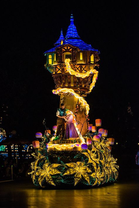 Best Main Street Electrical Parade Viewing Spots & Photography Tips White Fudge, Cookie Dip, Cranberry Fudge, Main Street Electrical Parade, Chocolate Cranberry, Disney Tokyo, Gooey Butter, Disney Parade, Disney Tourist Blog