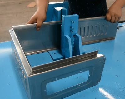 How to bending Cabinet enclosure ? Metal Sheet Design, Video Technology, Folding Machine, Garage Workshop Organization, Distribution Board, Guard Rail, Metal Shaping, Metal Fab, Sheet Metal Fabrication