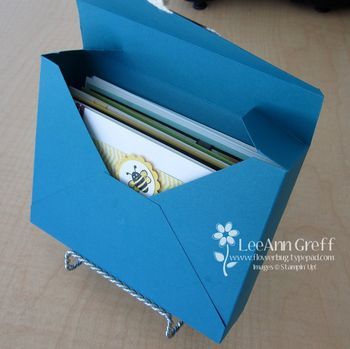 Card Box tutorial - holds 10 standard sized cards and envelopes - 11" square sheet makes one. Greeting Card Holder Diy, A2 Card Box, Gift Box Punch Board, Greeting Card Holder, 3d Templates, Cards Easy, Box Tutorial, Scoring Tool, Envelope Box