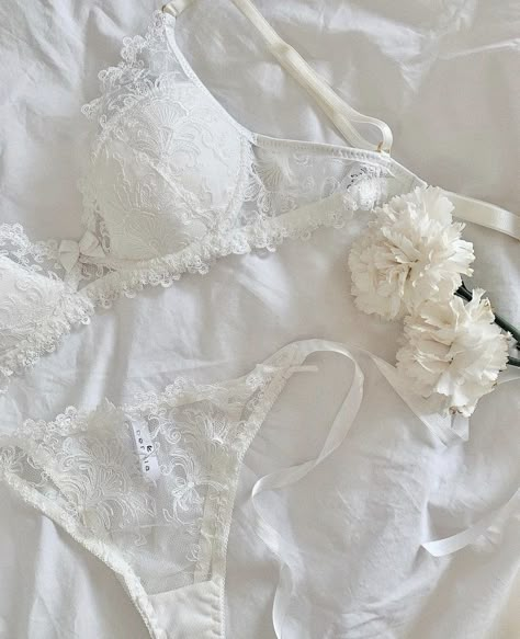 Lingerie Aesthetic, Wedding Night Lingerie, Pretty Bras, White Bras, Cute Lingerie, White Lingerie, Dr Closet, Pretty Lingerie, Bridal Lingerie