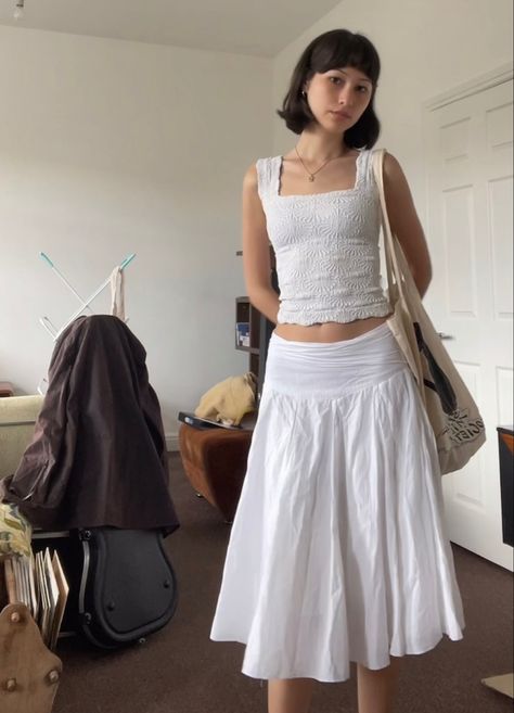 Pub Garden Outfit, Charm Tour Outfit, Drop Waist Skirt Outfit, White Maxi Skirt Outfit Aesthetic, Fairy Summer Outfits, Midi White Skirt Outfit, Summer Japan Outfit, Japan Summer Outfit Women, Summer Maxi Skirt Outfits