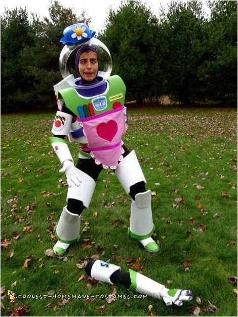 Coolest Homemade Mrs. Nesbitt/Buzz Lightyear Costume Diy Buzz Lightyear Costume, Buzz Lightyear Costume Women, Mrs Nesbitt, Disfraz Buzz Lightyear, Buzz Costume, Buzz Lightyear Halloween Costume, Disfraz Toy Story, Buzz Lightyear Birthday Party, Lightyear Costume