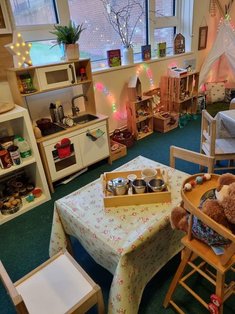 Home Corner Ideas Early Years, Classroom Areas, Class Layout, Neutral Classroom, Reception Classroom, Curiosity Approach, Reception Class, Home Corner, Reggio Classroom