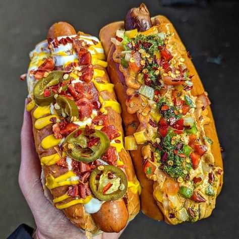 Gourmet Hot Dogs, Bistro Food, Hot Dog Recipes, Food Babe, Dog Recipes, Food Trucks, Food Obsession, Cafe Food, Interesting Food Recipes