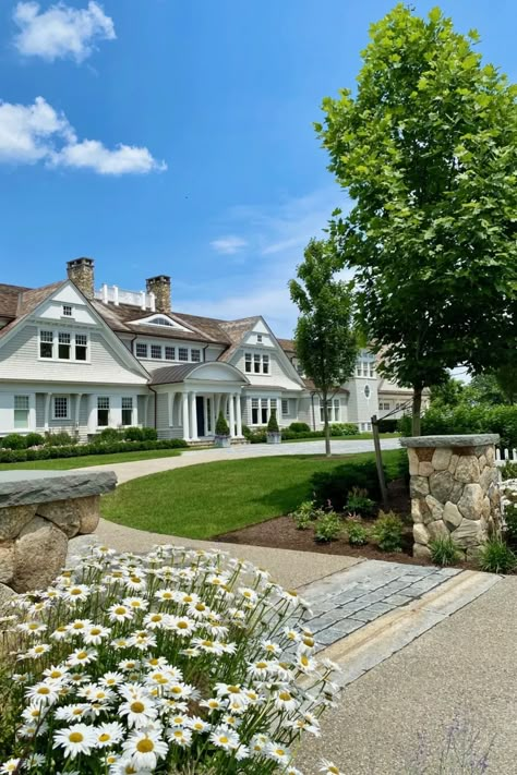 JB Robbie | Powder Point Nantucket House Exterior, Beach House Mansion, Hampton Beach House, Hamptons Houses, Shingle Style Architecture, Nantucket Style Homes, Nantucket House, Hamptons Beach House, Shingle House