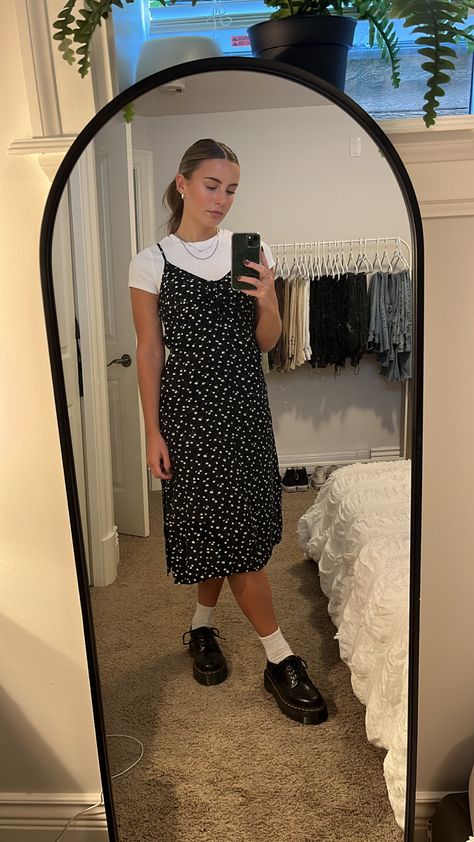 Oxfords And Dresses Outfit, Formal Doc Martens Outfit, Outfits With Dr Marten Sandals, Oxford Aesthetic Outfit, Loafers For Women Outfit Skirt, Sunday Summer Outfit, Loafers For Women Outfit Dress, Doc Marten Oxford Outfit, Oxford Outfits Women