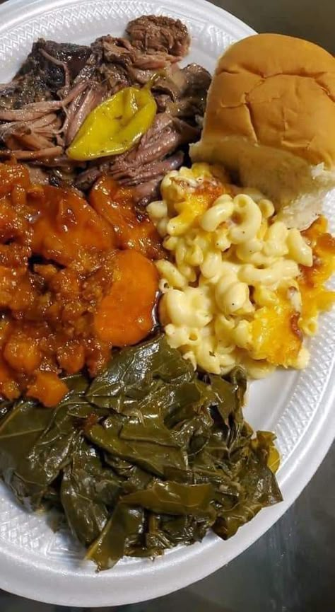 Black People Salad, Cookout Food Black People, Thanksgiving Food Black People, Party Food Black People, Soul Food Dinner Plates, Black People Meals, Black People Food, Southern Recipes Soul Food, Soul Food Dinner