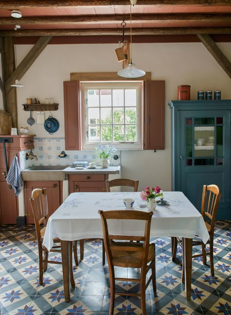 Real home transformation: a restored dutch farmhouse full of vintage country charm | Real Homes 1930 Farmhouse, Country Kitchen Flooring, Cottage Images, Casa Cook, Period Living, Casa Country, Casa Vintage, Cottage Kitchens, Kitchen Floor Tile