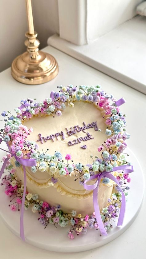 Cakes Couture (@cakescouture_) • Instagram photos and videos Love Is In Bloom Cake, Floral Heart Cake, Birthday Ideas 23, Fairy Heart Cake, Cake For Bday, Vintage Floral Cake, Floral Cake Ideas, Flower Cake Ideas, Pretty Cake Ideas