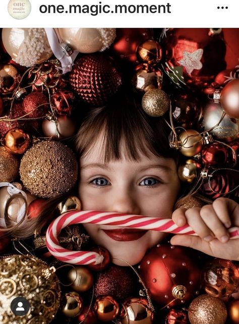 Christmas Photoshoot Kids, Diy Christmas Photoshoot, Christmas Mini Shoot, Baby Christmas Photography, Christmas Photoshoot Ideas, Christmas Poses, Christmas Pic, Christmas Family Photoshoot, Christmas Card Pictures