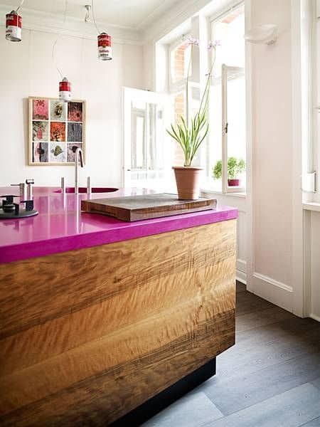 unusual home designs hot pink countertop - Trendir Quartz Countertops Colors, Kitchen Design Gallery, Best Kitchen Design, Glass Countertops, Countertop Colours, Beautiful Kitchen Designs, Unusual Home, Ethnic Decor, White Kitchen Design