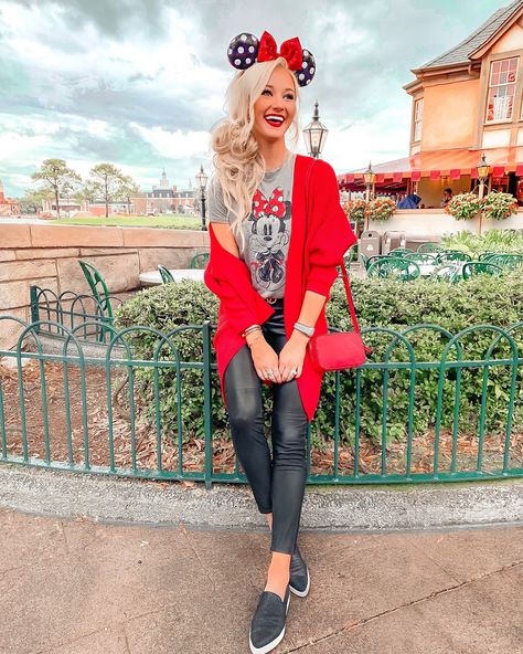 Cute Disney Outfits For Women, Disneyworld Outfit, Disneyworld Outfits, Disney Christmas Outfits, Disney Parks Outfits, Magic Kingdom Outfit, Disney Park Outfit, Disney Attire, Disney Trip Outfits