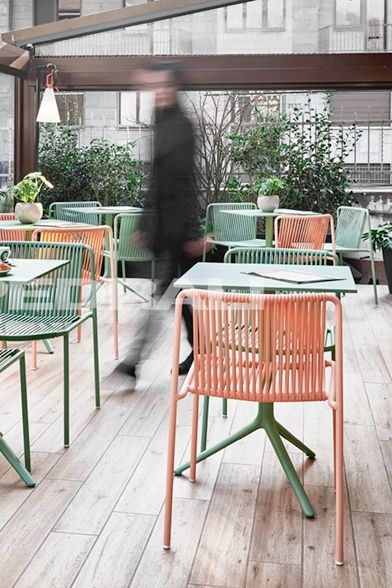 Restaurant Outside Seating, Outdoor Cafe Chairs, Pedrali Outdoor, Italian Restaurant Terrace, Outdoor Tables And Chairs Cafe, Pedrali Chair, Modern Outdoor Chairs, Terrasse Design, Cafe Furniture