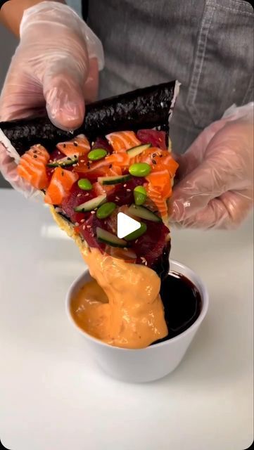 Seafood Network🦞🦐🦀🦑🐙🍤 on Instagram: "SUSHI PIZZA 🍣🍕
@wavemountdora

Would you SMASH or PASS⁉️

Comment and tag a Seafood Lover/Friend below 👇🏼" No Seafood Sushi, Sushi Friend Maker, S’mores Sushi Recipe, Non Seafood Sushi, Sushi Soucy, Sushi Pizza, Smash Or Pass, August 1, Lovers And Friends