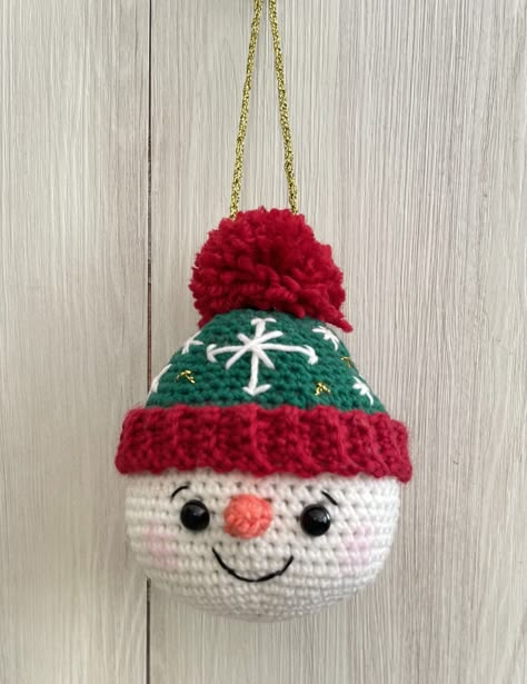 Crochet Melting Snowman Free Pattern, Crochet Snowman Decoration, Snowman Bauble Crochet, Crochet Christmas Bobble Ornament, Snowman Crochet Ornament, Ornaments Crochet Christmas, Crochet Christmas Bobbles, Diy Christmas Ornaments Crochet, Christmas Crochet Baubles