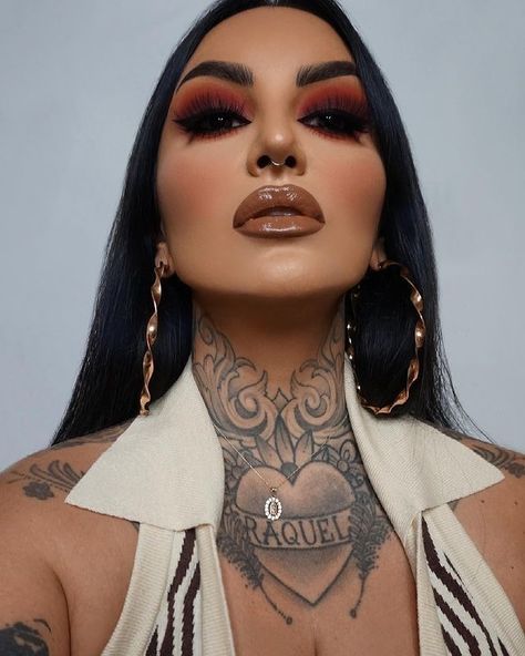 Summer Birthday Makeup Looks, Chicana Makeup, Chola Makeup, Amazon Earrings, Blend Contour, Maquillage Goth, Woman With Tattoos, Nose Contour, Brown Hairstyles