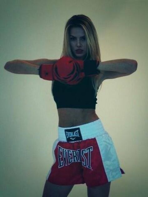 Karate Halloween Costume, Wrestler Halloween Costume Women, Halloween Boxing Costume, Sport Costume For Women, Female Boxer Halloween Costume, Boxer Outfit Female Halloween, Mma Fighter Costume, Boxing Costume Women's, Female Wrestlers Costume