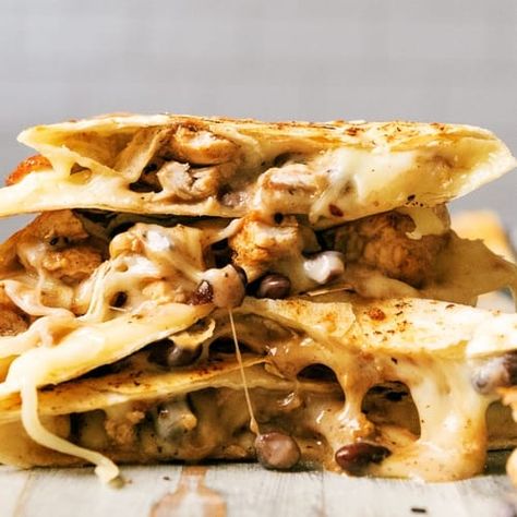 ON THE BLACKSTONE: Chicken Quesadillas - Dad With A Pan Blackstone Chicken, Blackstone Recipes, Chicken Quesadilla Recipe, Oaxaca Cheese, Cheese Quesadilla, Grilled Seafood, Citrus Chicken, Savory Chicken, Chicken Quesadillas