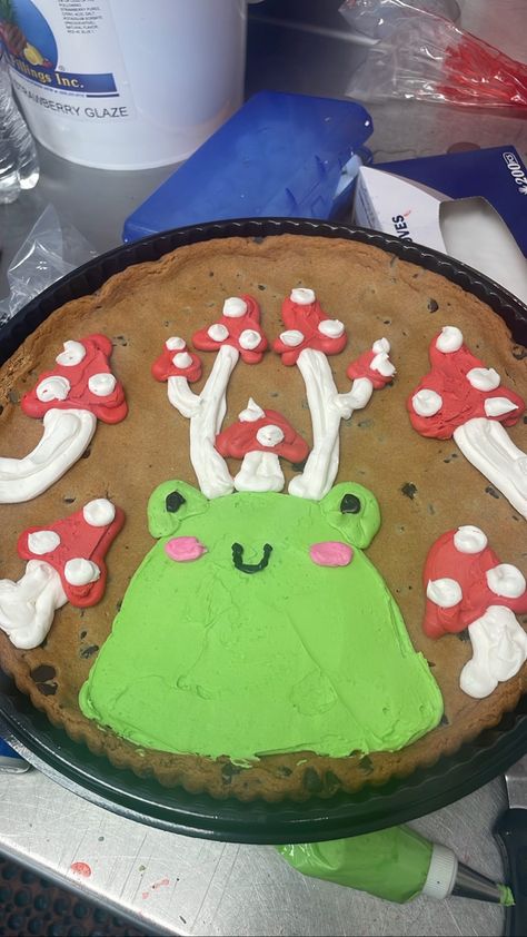 Frog Cookie Cake, Birthday Cake Icing, Message Cookies, Frog Cookies, Cookie Cake Designs, Frog Cake, Frog Birthday, 17 Birthday Cake, 17 Birthday