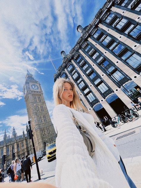 London | Pose Ideas | Big Ben | Grained Pictures | 0.5 | 35mm | Polaroid Style | Pose Ideas in London | Outfit UK | United Kingdom | Vintage Aesthetic | Big Ben Pose Ideas | British Style | Film Camera London Photography Ideas, Big Ben Picture Ideas, London Pictures Ideas, London Instagram Pictures, England Outfits, London Photo Ideas, Photoshoot London, Mens Photoshoot, Aesthetic London