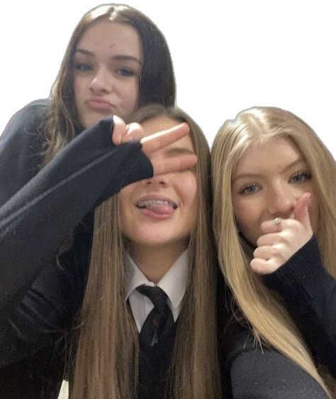 Popular People At School, Popular Girls At School, Romanticising School Uk, School Aesthetic Uk, School Photos Highschool, Uk Girl Aesthetic, Popular Girl Aesthetic High School, Uk School Aesthetic, British School Aesthetic