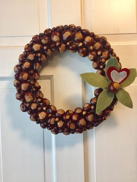 Crafts Using Buckeyes, Buckeye Wreath Diy, Buckeye Crafts Diy, Ohio State Wreath Diy, Crafts With Buckeyes, Buckeye Crafts Ideas, Buckeye Projects, Conker Wreath, Buckeye Wreath