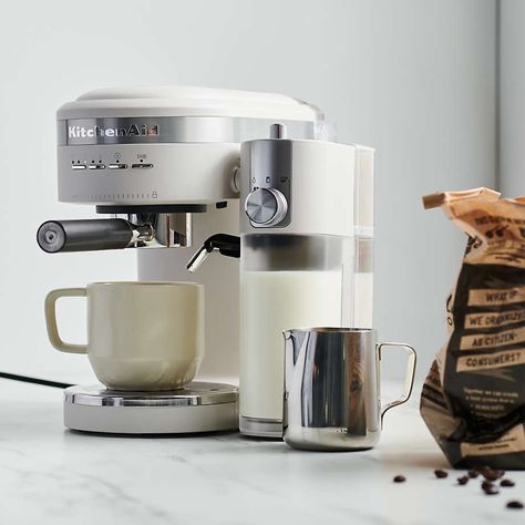 A Dream Coffee Maker: KitchenAid Milkshake Semi-Automatic Espresso Machine Kitchenaid Matte, Automatic Espresso Machine, Coffee And Espresso Maker, Coffee Carts, Coffee Scoop, Espresso Maker, Milk Frother, Coffee Grinder, White Coffee